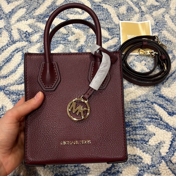 Beautiful Michael Kors Mercer Extra-Small Pebbled Leather Crossbody Bag - Picture 2 of 4